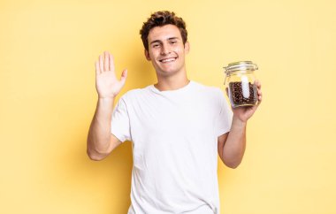 Mutlu ve neşeyle gülümseyen, el sallayan, seni selamlayan, ya da hoşça kal diyen. kahve çekirdeği konsepti