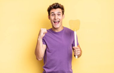 Şok oldum, heyecanlandım ve mutluyum, gülüyorum ve başarıyı kutluyorum, vay canına! Öldürme konsepti