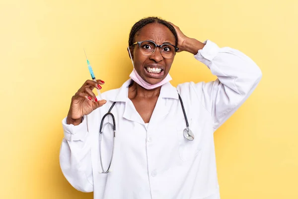 Sentirsi Stressati Preoccupati Ansiosi Spaventati Con Mani Sulla Testa Nel — Foto Stock