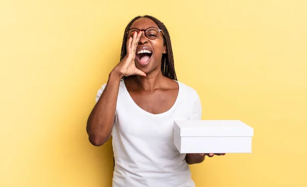 Zich Gelukkig Opgewonden Positief Voelen Een Groot Geschreeuw Geven Met — Stockfoto