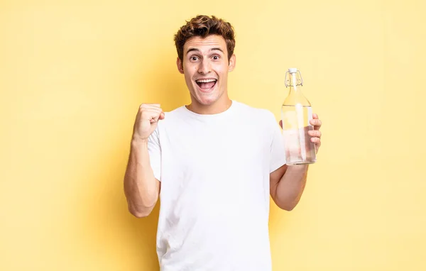 Sentindo Chocado Animado Feliz Rindo Celebrando Sucesso Dizendo Uau Conceito — Fotografia de Stock