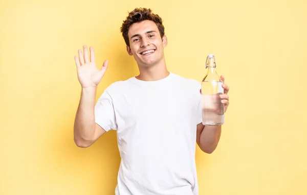 Sonriendo Alegre Alegremente Saludándote Con Mano Dándote Bienvenida Saludándote Despidiéndote —  Fotos de Stock