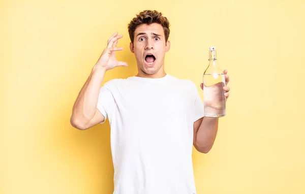 Screaming Hands Air Feeling Furious Frustrated Stressed Upset Water Bottle — Stock Photo, Image