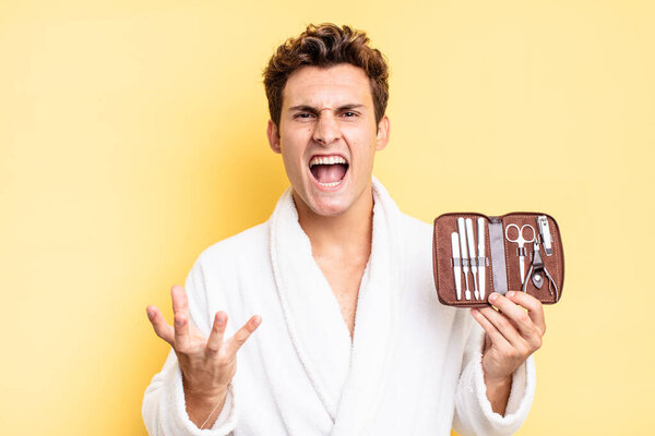 выглядите злыми, раздраженными и разочарованными, крича wtf или whats не так с вами. Концепция корпуса для ногтей 