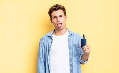 Tiksindim ve rahatsız oldum, dilimi dışarı çıkardım, iğrenç ve iğrenç bir şeyden hoşlanmadım. buharlaştırıcı kavramı