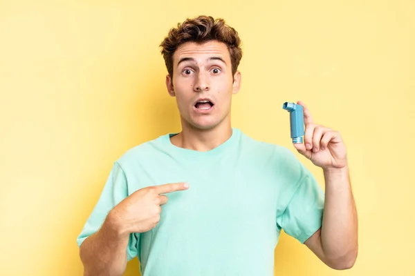 Looking Shocked Surprised Mouth Wide Open Pointing Self Asthma Concept — Stock Photo, Image