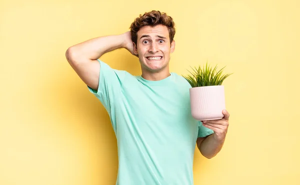 Zich Gestrest Bezorgd Angstig Bang Voelen Met Handen Het Hoofd — Stockfoto