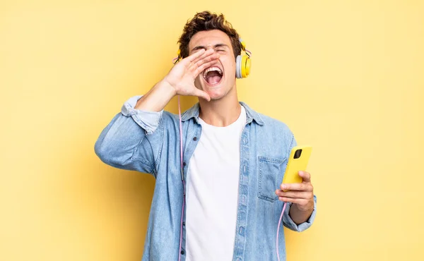 Sentirse Feliz Emocionado Positivo Dando Gran Grito Con Las Manos —  Fotos de Stock