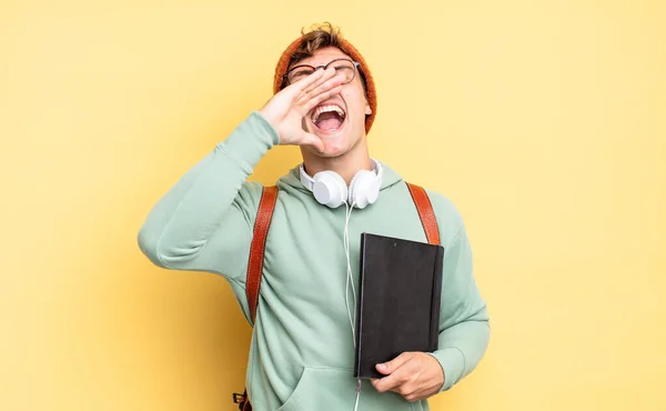 Sentirse Feliz Emocionado Positivo Dando Gran Grito Con Las Manos —  Fotos de Stock