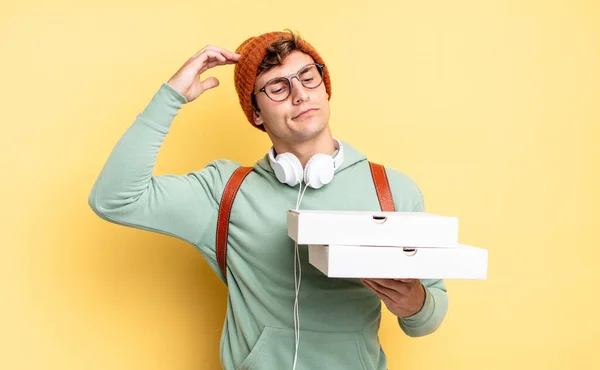 Glimlachend Dagdromend Twijfelend Naar Zijkant Kijkend Pizza Concept — Stockfoto