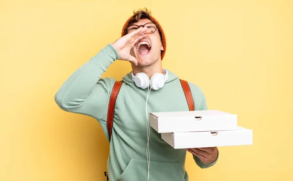 Zich Gelukkig Opgewonden Positief Voelen Een Grote Schreeuw Geven Met — Stockfoto