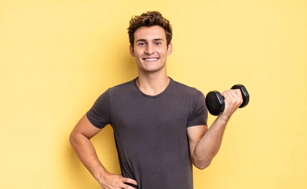 Glücklich Lächelnd Mit Hüftschwung Und Selbstbewusster Positiver Stolzer Und Freundlicher — Stockfoto