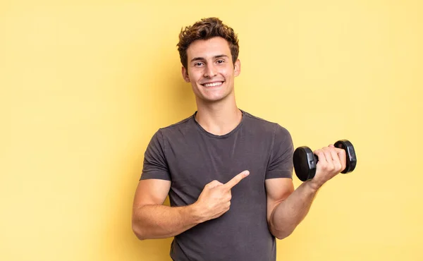 Vrolijk Glimlachen Zich Gelukkig Voelen Naar Zijkant Naar Boven Wijzen — Stockfoto