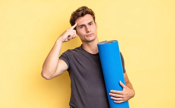 Sintiéndose Confundido Perplejo Mostrando Que Está Loco Loco Fuera Mente — Foto de Stock