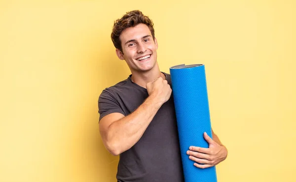 Sentirse Feliz Positivo Exitoso Motivado Cuando Enfrenta Desafío Celebra Buenos — Foto de Stock