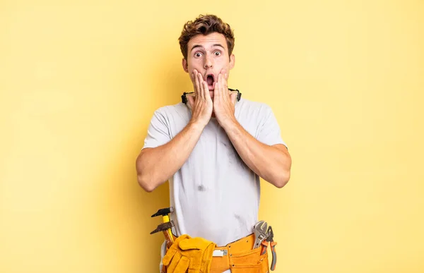Feeling Shocked Scared Looking Terrified Open Mouth Hands Cheeks Handyman — Stock Photo, Image