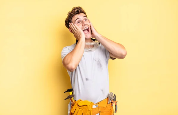 Feeling Happy Excited Surprised Looking Side Both Hands Face Handyman — Stock Photo, Image