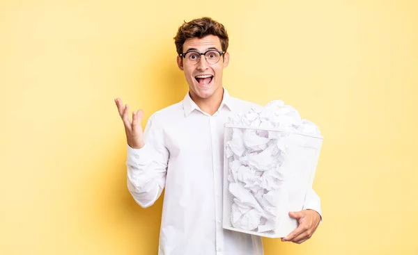 Sentirse Feliz Emocionado Sorprendido Sorprendido Sonriendo Asombrado Por Algo Increíble —  Fotos de Stock