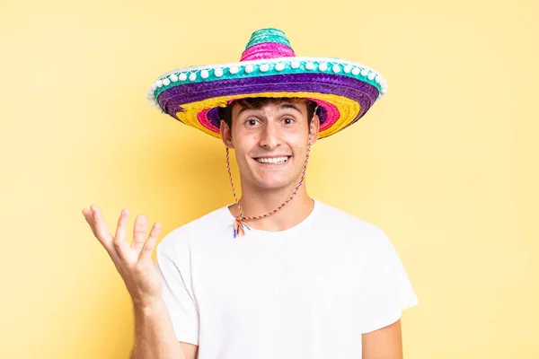 Sentirse Feliz Sorprendido Alegre Sonriendo Con Actitud Positiva Realizando Una —  Fotos de Stock