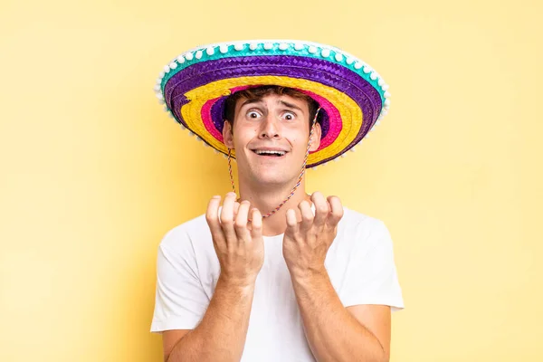 Desesperado Frustrado Estresado Infeliz Molesto Gritando Gritando Concepto Sombrero Mexicano —  Fotos de Stock