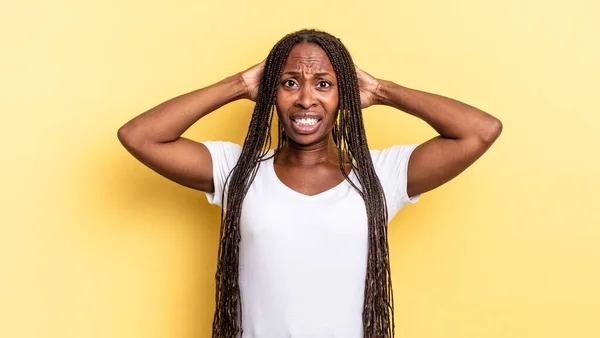 Afro Schwarze Hübsche Frau Die Sich Gestresst Besorgt Ängstlich Oder — Stockfoto