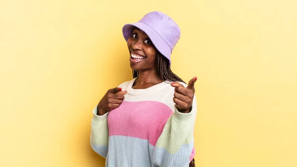 Afro Black Pretty Woman Smiling Positive Successful Happy Attitude Pointing — Stock Photo, Image