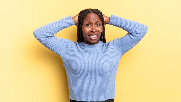 Afro Schwarze Hübsche Frau Die Sich Gestresst Besorgt Ängstlich Oder — Stockfoto