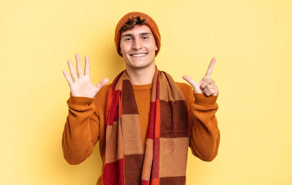Young Teenager Boy Smiling Looking Friendly Showing Number Seven Seventh — Stock Photo, Image