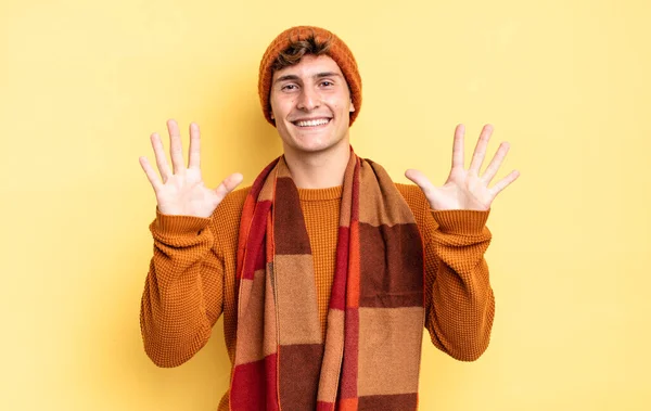 Jovem Adolescente Sorrindo Olhando Amigável Mostrando Número Dez Décimo Com — Fotografia de Stock