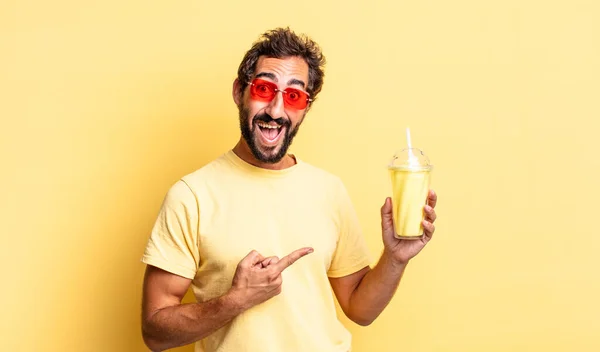 Expressive Crazy Man Looking Excited Surprised Pointing Side — Stock Photo, Image