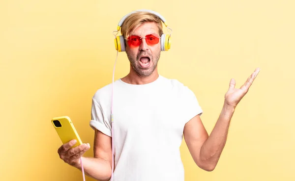 Blond Adult Man Feeling Happy Astonished Something Unbelievable Headphones — Stock Photo, Image