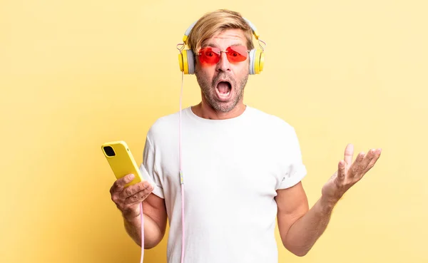 Blond Adult Man Amazed Shocked Astonished Unbelievable Surprise Headphones — Stock Photo, Image