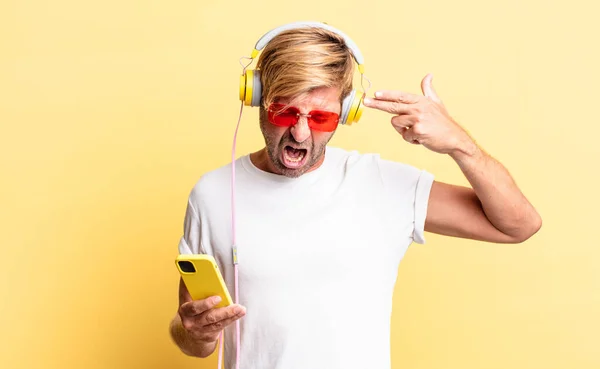 Blond Vuxen Man Ser Olycklig Och Stressad Självmord Gest Att — Stockfoto