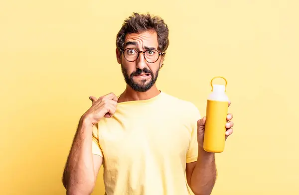 Homme Fou Expressif Sentant Stressé Anxieux Fatigué Frustré Avec Thermos — Photo