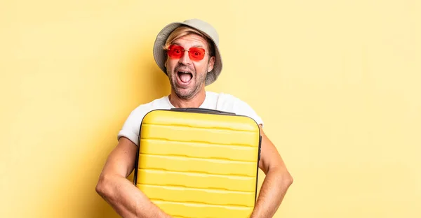 Expressive Crazy Bearded Man Hollidays Holding Suitcase — Stock Photo, Image