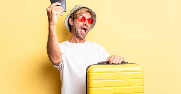 Expressive Crazy Bearded Man Hollidays Holding Suitcase — Stock Photo, Image