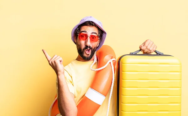 Expressive Crazy Bearded Man Wearing Hat Sunglasses Suitcase Holidays Concept — Stock Photo, Image