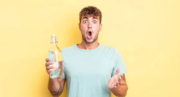 Young Handsome Man Amazed Shocked Astonished Unbelievable Surprise Water Concept — Stock Photo, Image