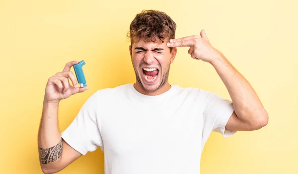 Joven Hombre Guapo Buscando Infeliz Estresado Gesto Suicida Haciendo Señal — Foto de Stock