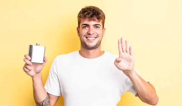 Joven Hombre Guapo Sonriendo Buscando Amigable Mostrando Número Cuatro Concepto — Foto de Stock