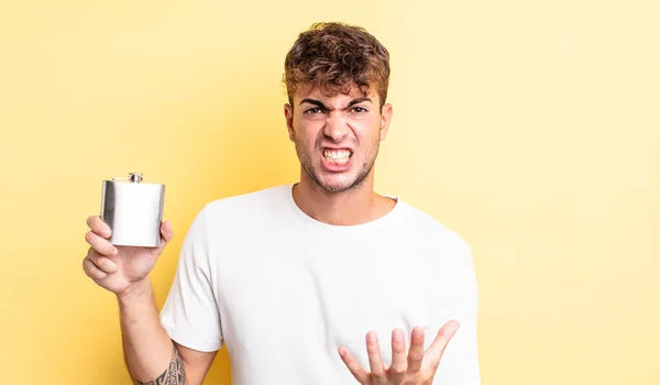 Ung Stilig Man Som Ser Arg Irriterad Och Frustrerad Begreppet — Stockfoto