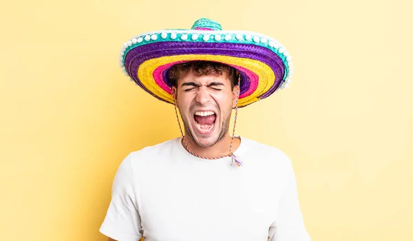 Joven Hombre Guapo Gritando Agresivamente Luciendo Muy Enojado Concepto Sombrero —  Fotos de Stock