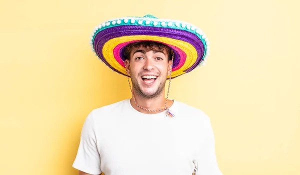 Joven Hombre Guapo Buscando Feliz Gratamente Sorprendido Concepto Sombrero Mexicano —  Fotos de Stock