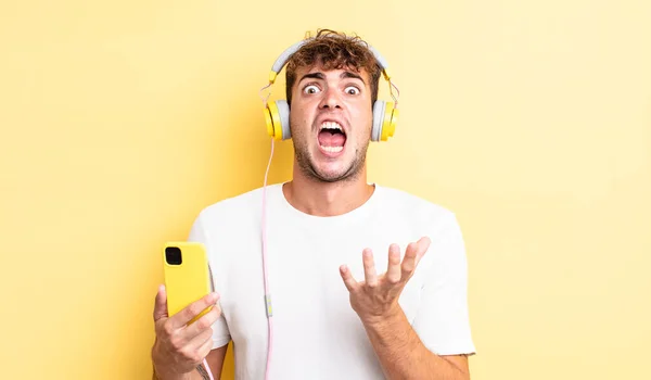 Jeune Homme Beau Air Désespéré Frustré Stressé Casque Concept Smartphone — Photo