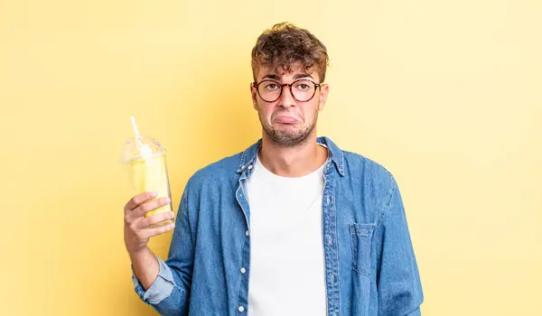 Jovem Homem Bonito Sentindo Triste Choramingas Com Olhar Infeliz Chorando — Fotografia de Stock