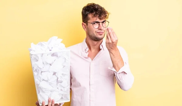 Jonge Knappe Man Die Capice Maakt Geld Gebaar Die Vertelt — Stockfoto