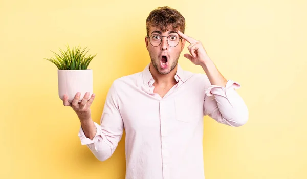 Young Handsome Man Looking Surprised Realizing New Thought Idea Concept — Stock Photo, Image