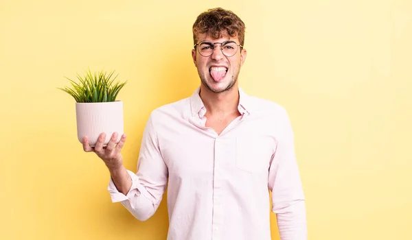 Jeune Homme Beau Sentant Dégoûté Irrité Langue Dehors Concept Plante — Photo