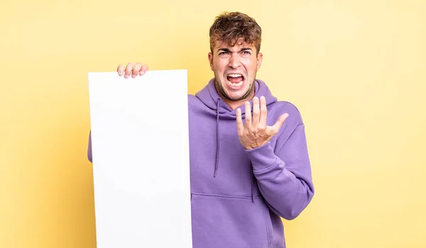 Jovem Homem Bonito Olhar Desesperado Frustrado Estressado Conceito Espaço Cópia — Fotografia de Stock