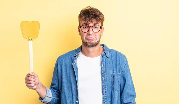 Jovem Homem Bonito Sentindo Triste Choramingas Com Olhar Infeliz Chorando — Fotografia de Stock